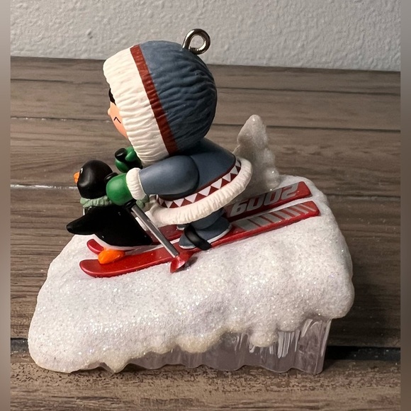 Hallmark NEW 2009 “Frosty Friends” Christmas Ornament 30th in the Series - Picture 5 of 10
